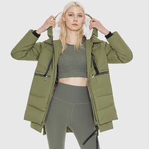 OROLAY Women’s Casual Puffer Waterproof Winter Coat, 700+ Duck Down Filled